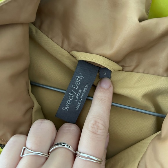 Sweaty Betty Snowdonia Mustard Yellow Rain Jacket - Picture 3 of 5